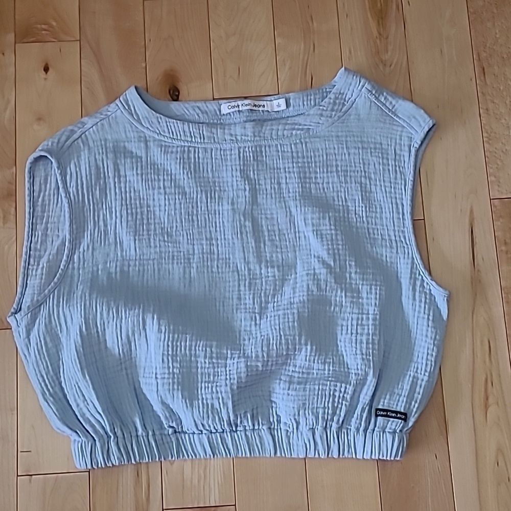 Calvin Klein women's medium light blue sleeveless shirt
